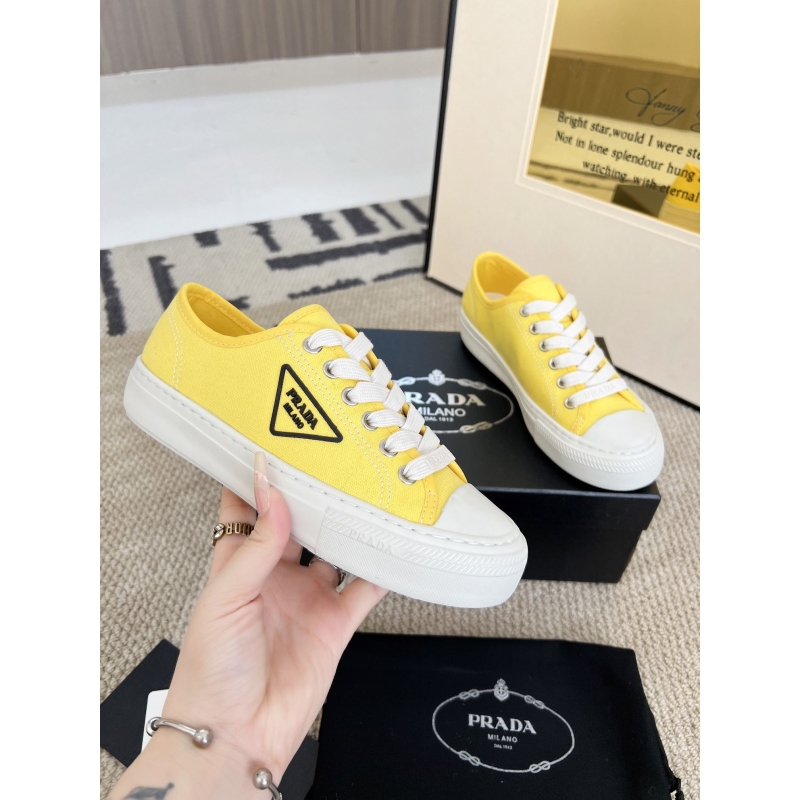 Pra*a casual shoes